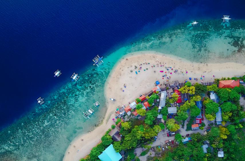 菲律宾苏米龙岛蓝水度假村