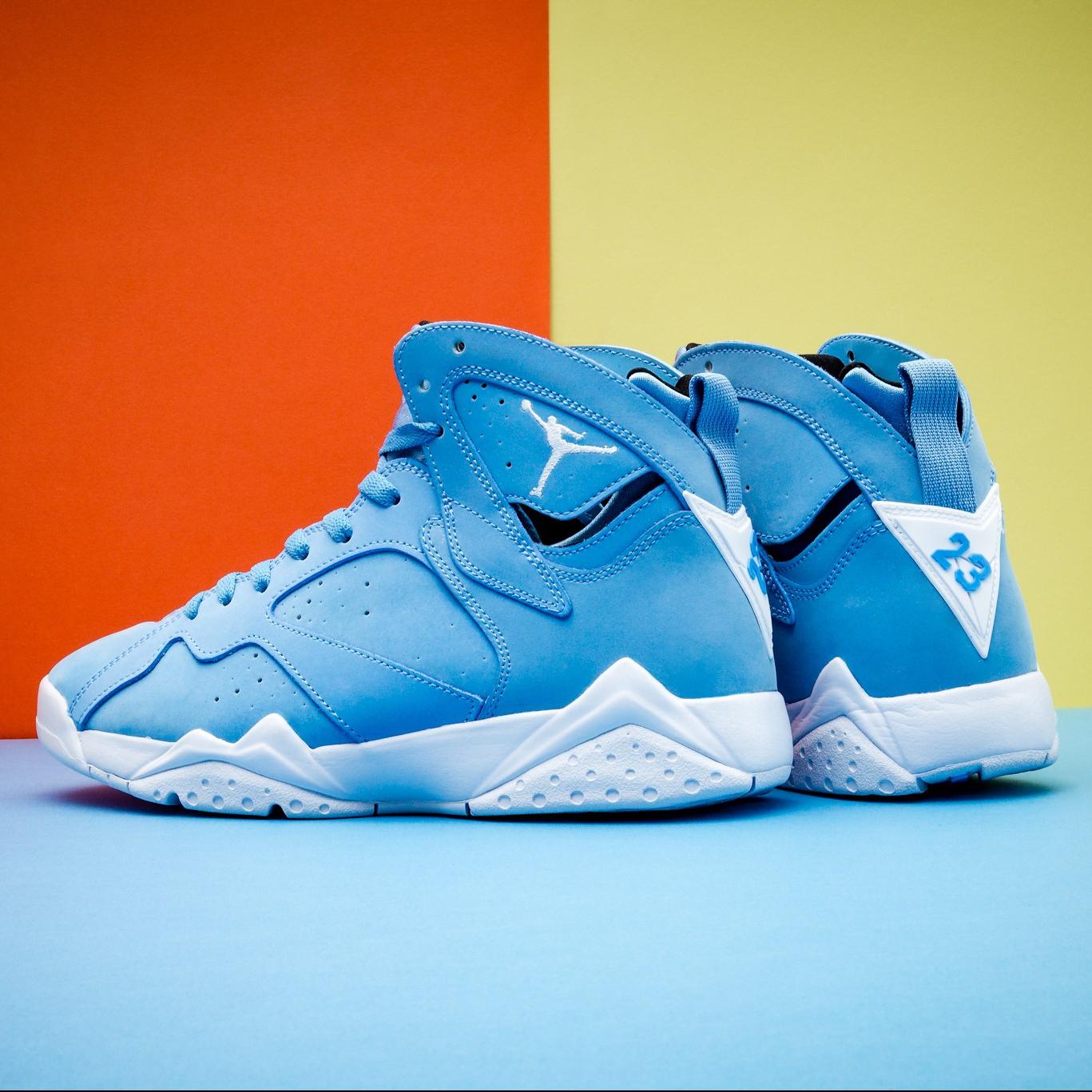 AIR JORDAN 7 RETRO “UNIVERSITY BLUE” 男款篮球鞋