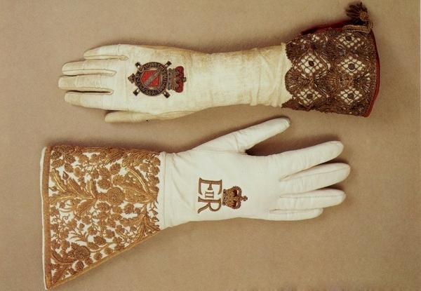 秋冬日常手套不仅有007邦德同款，多种手套皮革材质汇总