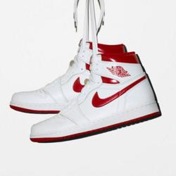 AIR JORDAN 1 HIGH OG “METALLIC RED” 男款篮球鞋