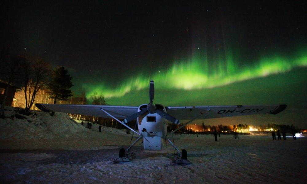 芬兰罗瓦涅米 乘坐小型飞机追寻极光之旅